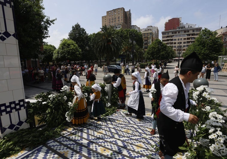 Todo listo para la hoguera de San Xuan en Gijón
